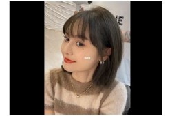 短发女孩魅力无限，阴抖视频展现时尚风采