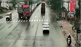 车祸的惊险瞬间：探讨安全驾驶的关键性与事故预防