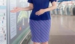 亚洲空姐与学生妹的精彩互动，展现青春活力与魅力