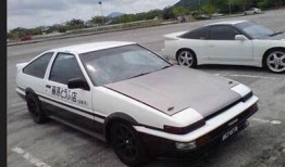 AE86老司机分享：如何驾驶经典丰田AE86，提升你的驾驶技巧
