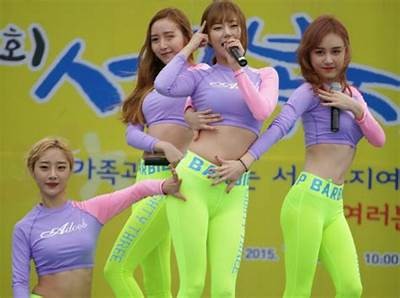 韩国女子组合精彩抖阴舞表演引发热议，舞蹈魅力揭秘