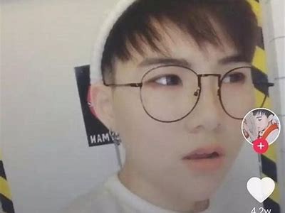 男性版抖阴：揭秘男生的独有社交与自我表达策略