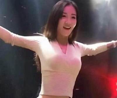 抖音小姐姐分享生活趣事，带你领略青春风采